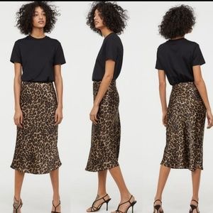 NWT Blogger's Midi leopard skirt H&M